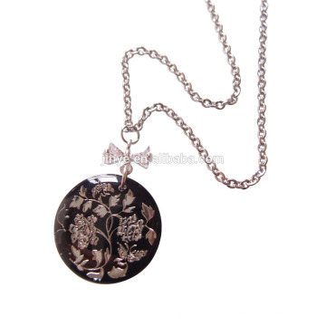 Fashion Black Shell Flower Pendant Necklace